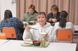 食事をしている写真