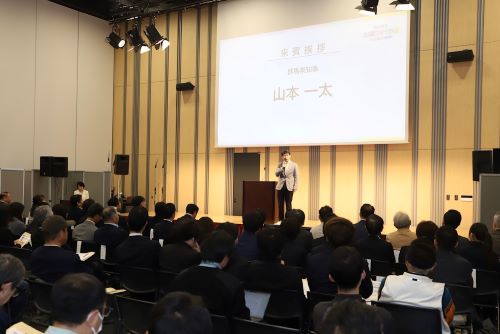 挨拶をする山本知事