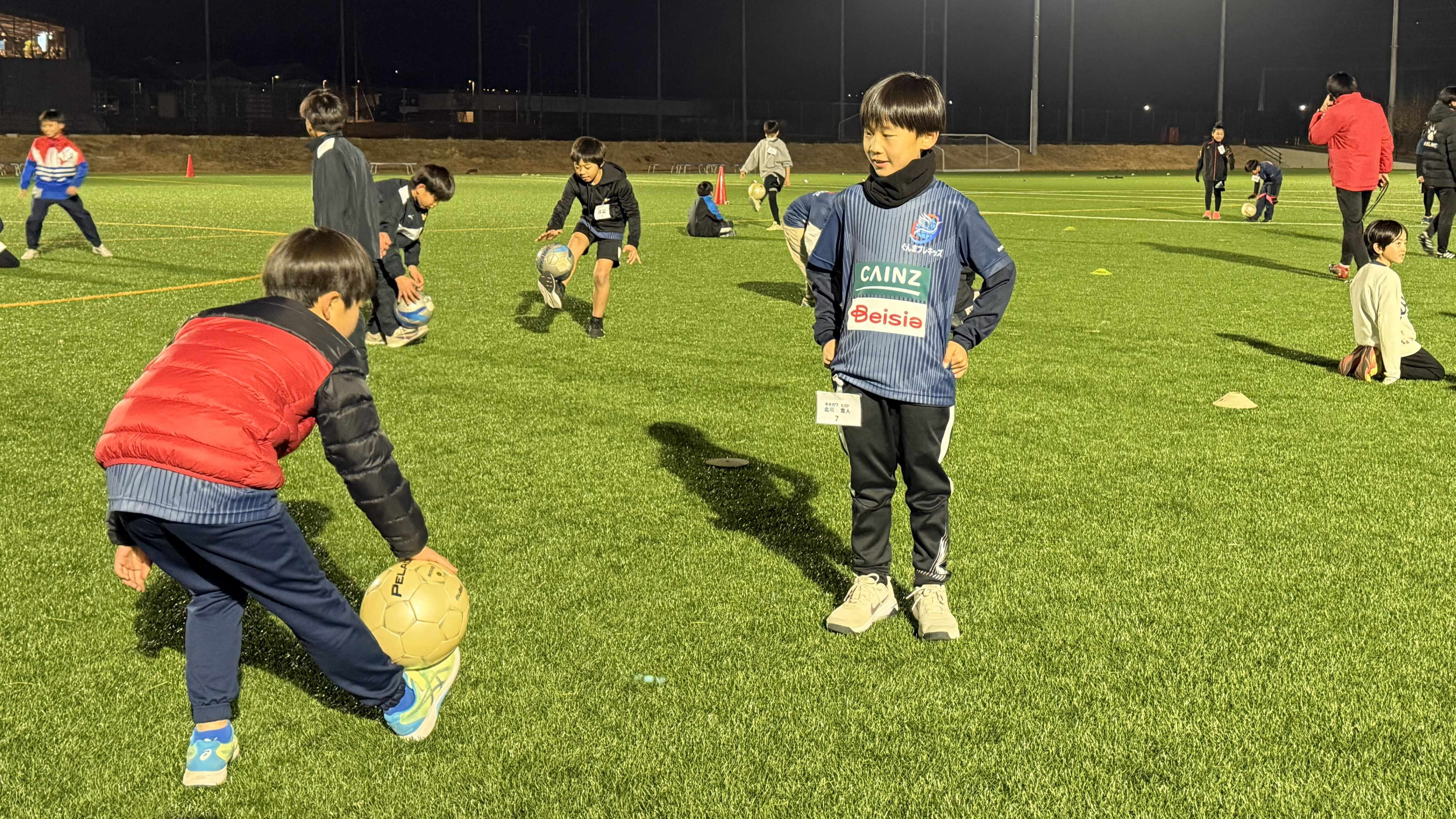 サッカーボールを用いたトレーニングの写真