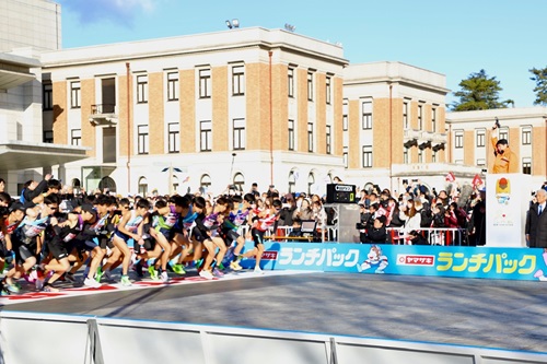 ニューイヤー駅伝2026のスタート風景①