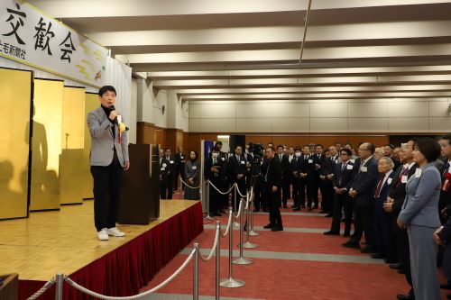 挨拶をする山本知事