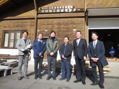 林業試験場木材加工技術センターにて集合写真