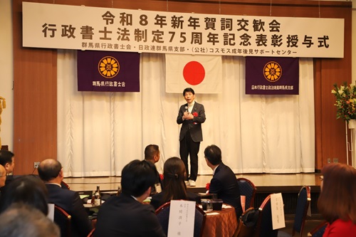 写真：あいさつする山本知事