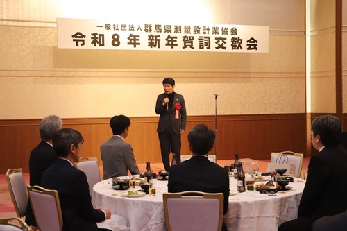 写真：あいさつする山本知事