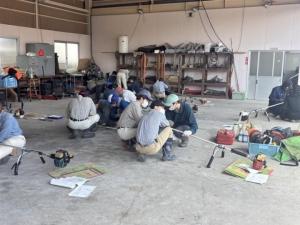 刈り払い機メンテナンスの様子写真