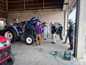 トラクター点検の様子写真