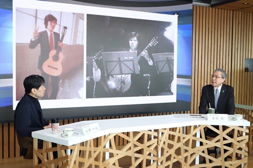 写真:対談する井田泉県議と山本知事