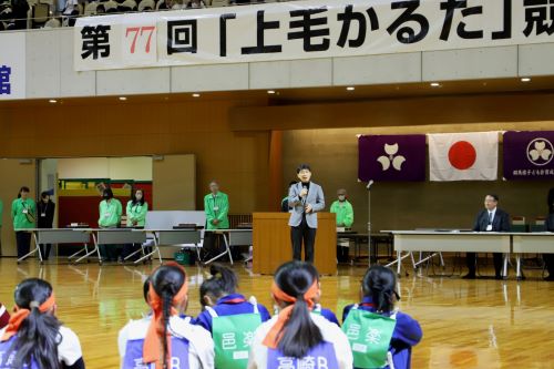 挨拶をする山本知事