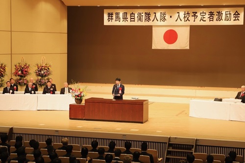 写真:あいさつする山本知事