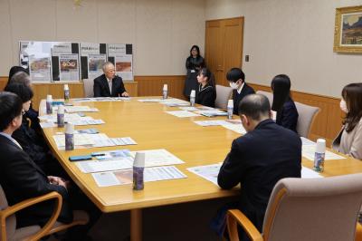 議長との懇談の写真