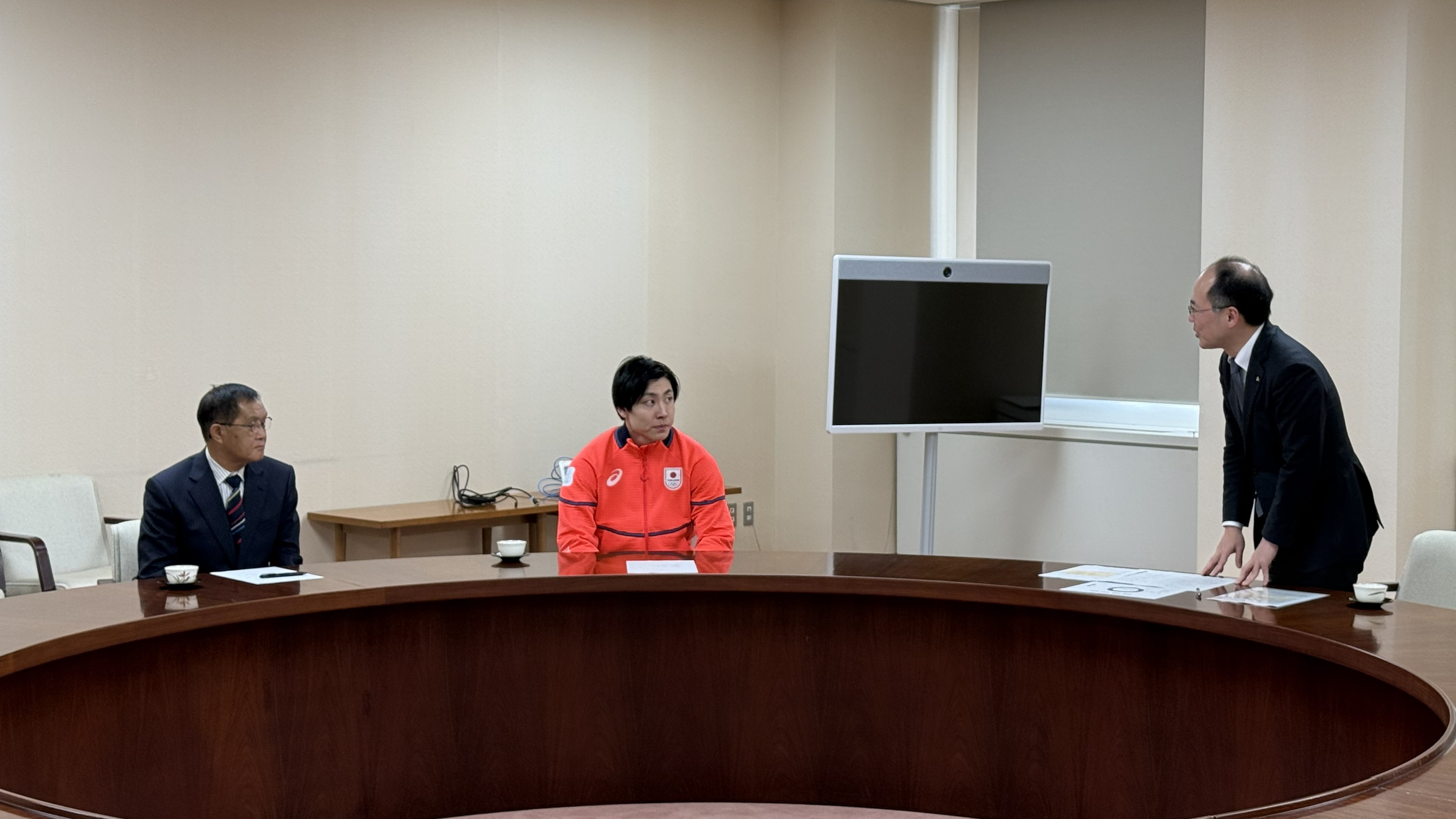 大塚副知事よりお祝いを述べる様子の写真