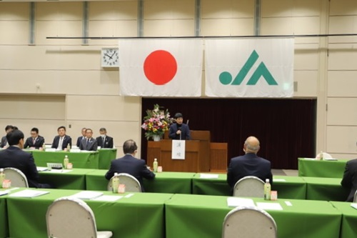 写真：あいさつする山本知事