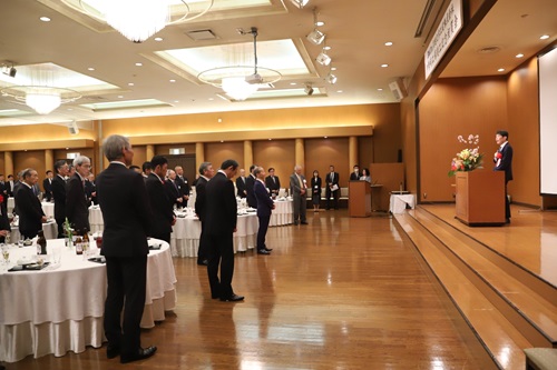 写真：あいさつする山本知事