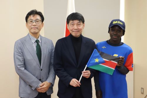 山本知事と出席者の記念写真