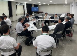 県教育長と校長との地域別懇談会の写真2