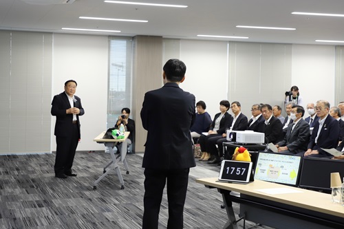 写真:山本知事と明和町の冨塚基輔町長
