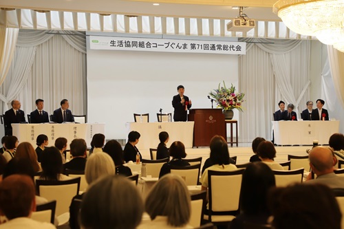 写真:あいさつする山本知事