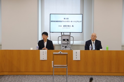 写真：あいさつする山本知事