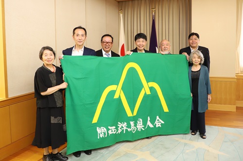 写真:山本知事と関西群馬県人会の皆さま
