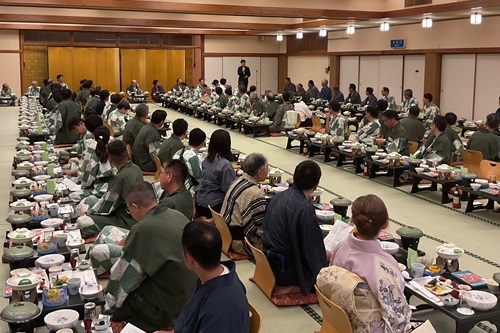 写真:挨拶する山本知事