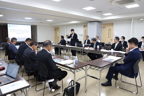 写真:あいさつする山本知事