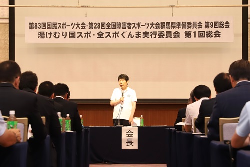 写真:挨拶する山本知事