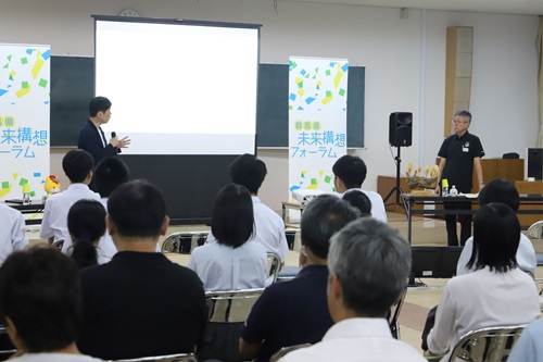 写真：意見交換する山本知事と梅澤村長