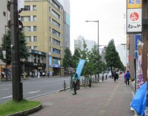 高崎市八島町地内において街頭啓発活動を実施する様子の画像