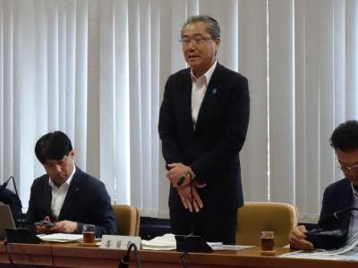 挨拶をする井田委員長
