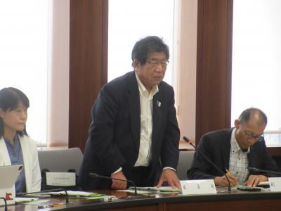 挨拶をする久保田委員長の写真