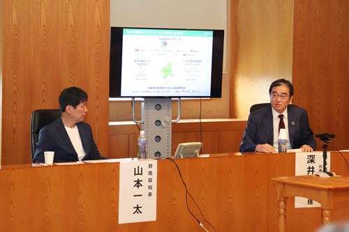 写真:山本知事と深井頭取