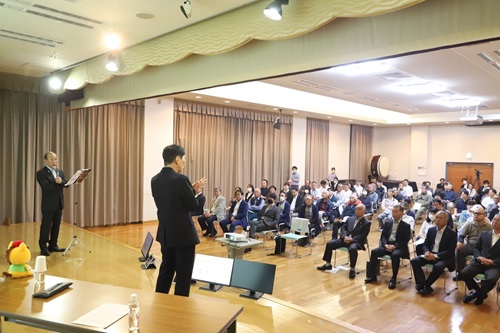 写真:意見交換する山本知事と後藤村長