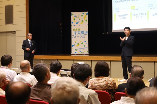 写真：意見交換する山本知事と岩崎町長
