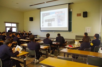 事例研究(班別研究発表)の写真