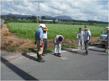 施設管理運営委員による施設点検の写真