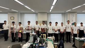 前橋商業高校水球部による来課時の写真