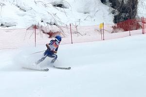 スキー競技フィニッシュ時の写真